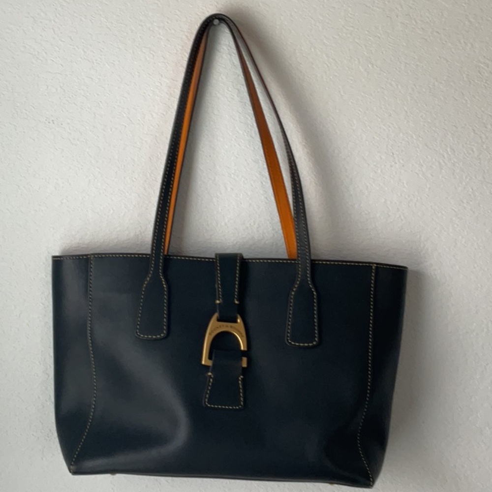 Dooney & Bourke black leather purse
Black Leather Tote Bag